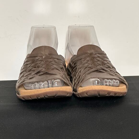 Taos Footwear Brown Woven Sandals - Picture 4 of 11